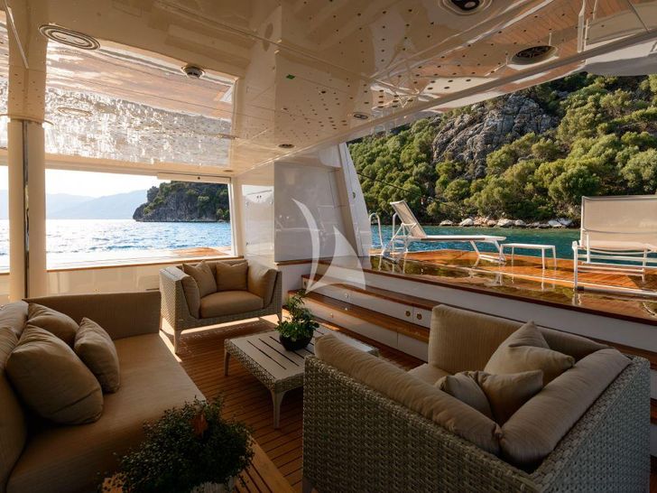 AQUARIUS Mengi Yay Yacht 45m - beach club and swimming platform AQUARIUS Mengi Yay Yacht 45m - beach club and swimming platform