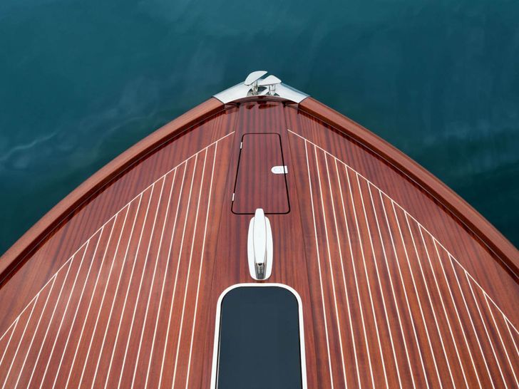 RIVA 33 AQUARIVA - bow RIVA 33 AQUARIVA - bow