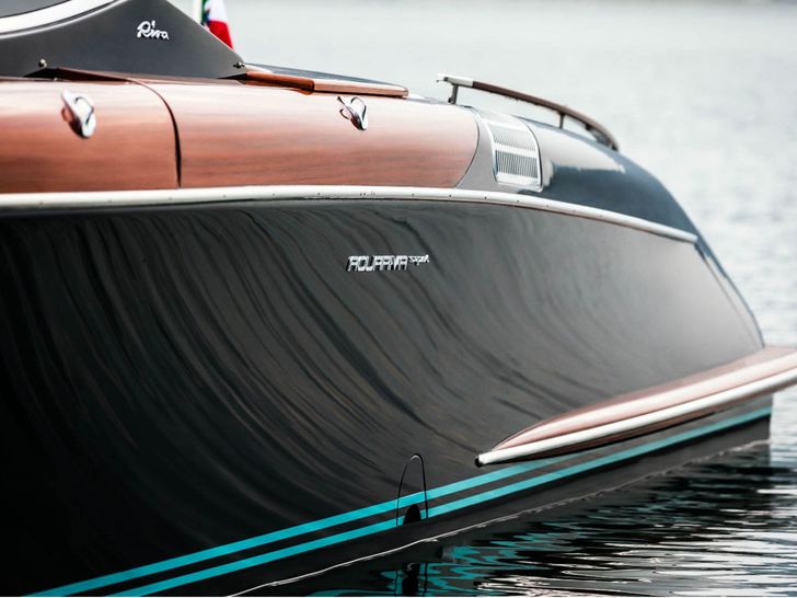RIVA 33 AQUARIVA - side hull RIVA 33 AQUARIVA - side hull