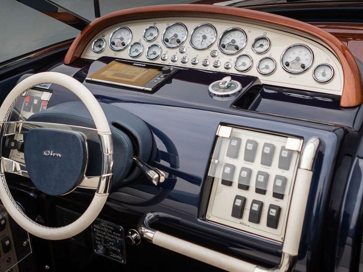 RIVA 33 AQUARIVA - helm RIVA 33 AQUARIVA - helm