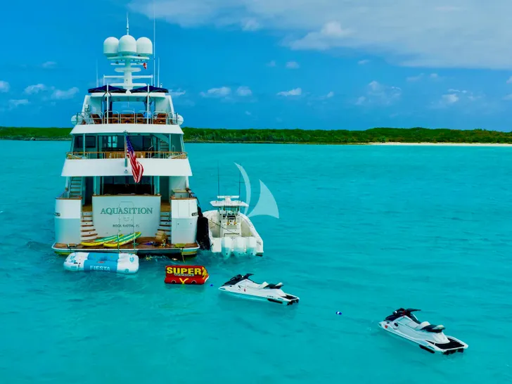 AQUASITION Trinity 142 - anchored with the water toys AQUASITION Trinity 142 - anchored with the water toys