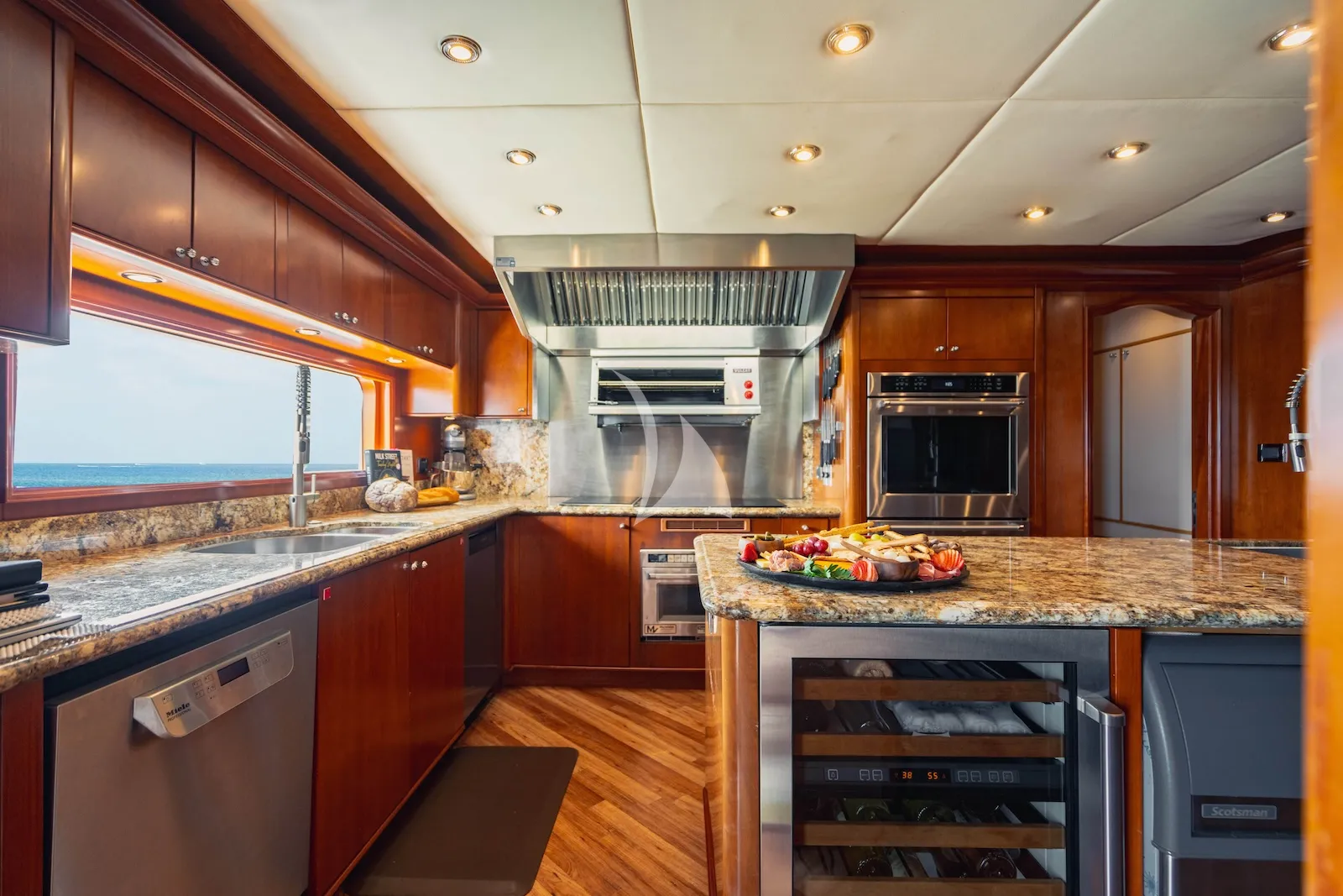 Charter Yacht AQUASITION - Trinity 142 - 5 Cabins - Cannes - Monaco - St Tropez - Nice - Antibes - French Riviera