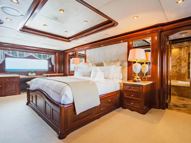 AQUASITION Trinity 142 - master cabin AQUASITION Trinity 142 - master cabin