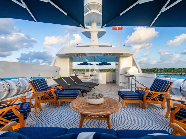 AQUASITION Trinity 142 - sundeck lounge AQUASITION Trinity 142 - sundeck lounge