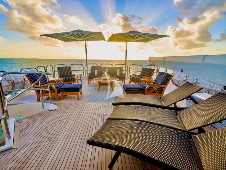 AQUASITION Trinity 142 - sundeck sunbathing area AQUASITION Trinity 142 - sundeck sunbathing area