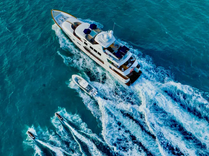 AQUASITION Trinity 142 - top aerial shot cruising AQUASITION Trinity 142 - top aerial shot cruising