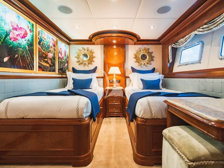 AQUASITION Trinity 142 - twin cabin AQUASITION Trinity 142 - twin cabin