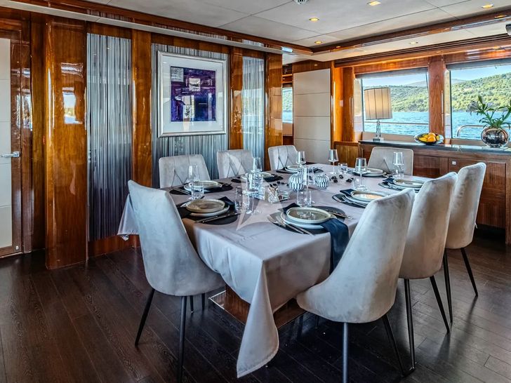 ARAGO Sunseeker 34m - main dining area ARAGO Sunseeker 34m - main dining area