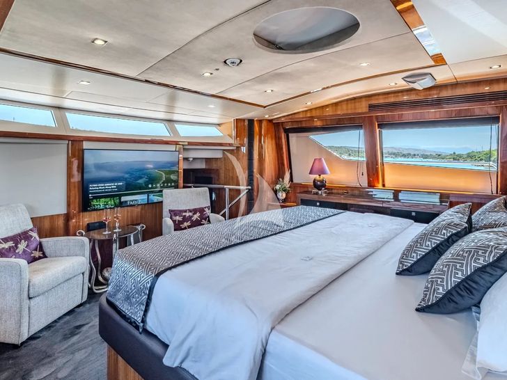 ARAGO Sunseeker 34m - master cabin bed and TV lounge ARAGO Sunseeker 34m - master cabin bed and TV lounge