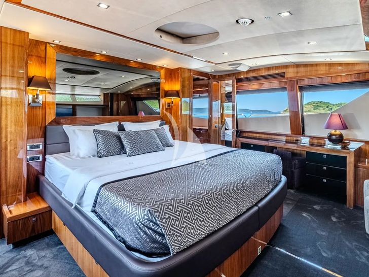 ARAGO Sunseeker 34m - master cabin ARAGO Sunseeker 34m - master cabin