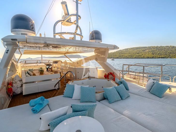 ARAGO Sunseeker 34m - sundeck bronzing area ARAGO Sunseeker 34m - sundeck bronzing area