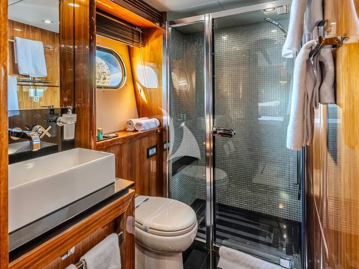 ARAGO Sunseeker 34m - twin cabin bathroom ARAGO Sunseeker 34m - twin cabin bathroom