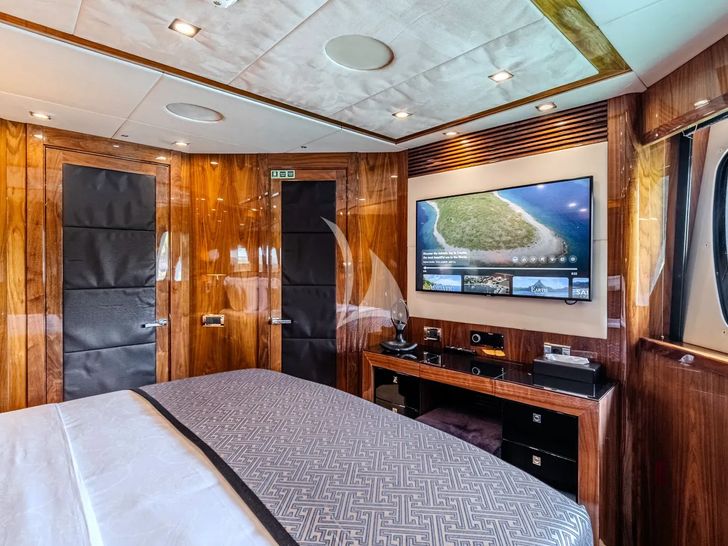 ARAGO Sunseeker 34m - VIP cabin 1 TV ARAGO Sunseeker 34m - VIP cabin 1 TV