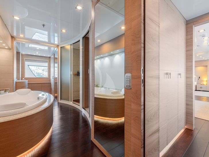 ZIA Ortona Navi 50m Master Bath ZIA Ortona Navi 50m Master Bath