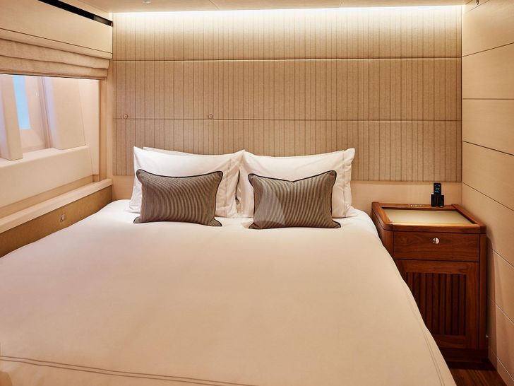 ARCHELON Oyster 1225 - guest cabin 1 ARCHELON Oyster 1225 - guest cabin 1