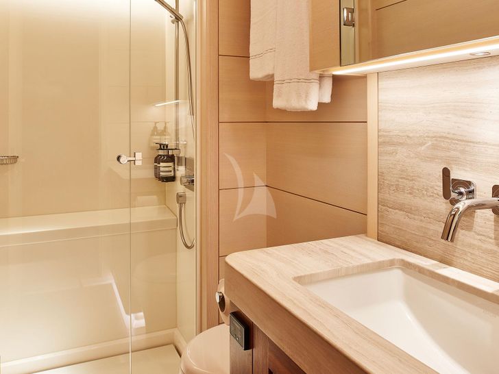 ARCHELON Oyster 1225 - guest cabin bathroom ARCHELON Oyster 1225 - guest cabin bathroom