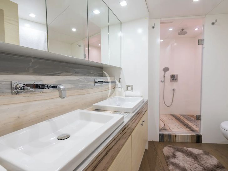ARCHSEA HG Yachting 31m - VIP cabin 1 bathroom ARCHSEA HG Yachting 31m - VIP cabin 1 bathroom