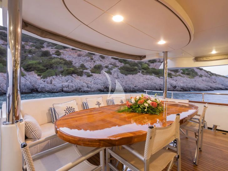 ARCHSEA HG Yachting 31m - aft deck seating and dining area ARCHSEA HG Yachting 31m - aft deck seating and dining area