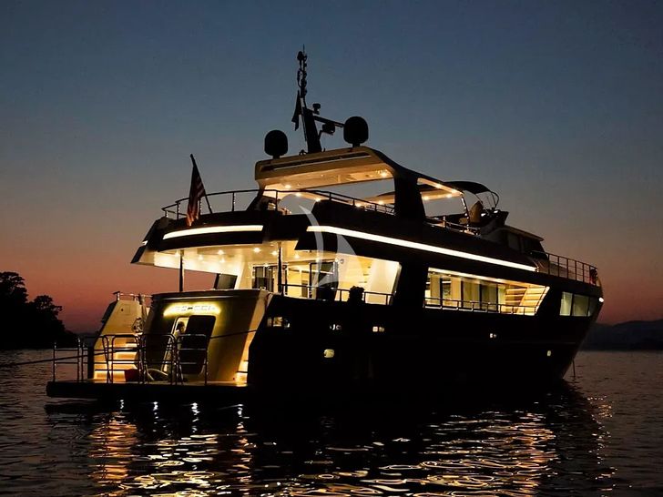 ARCHSEA HG Yachting 31m - at night ARCHSEA HG Yachting 31m - at night