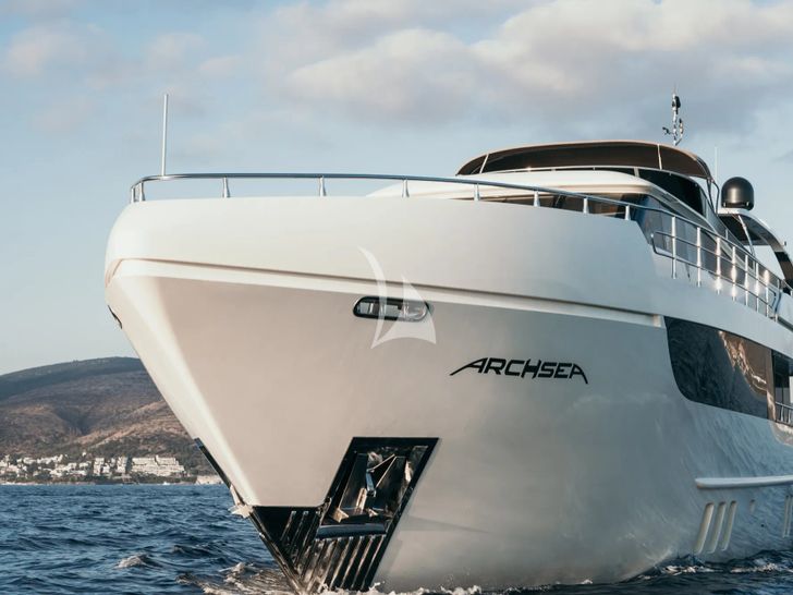 ARCHSEA HG Yachting 31m - bow ARCHSEA HG Yachting 31m - bow