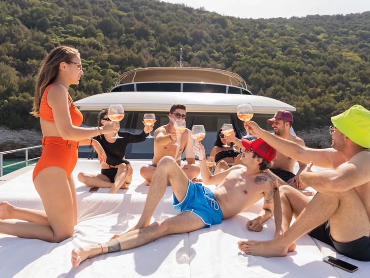 ARCHSEA HG Yachting 31m - cocktail party with friends ARCHSEA HG Yachting 31m - cocktail party with friends