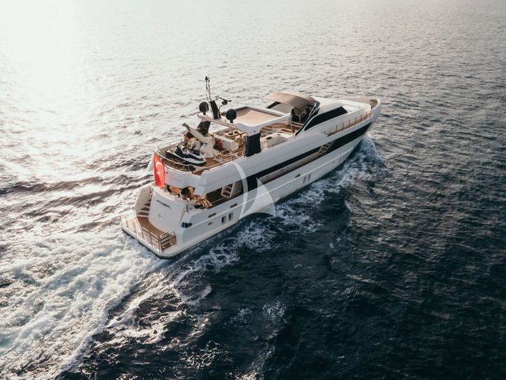 ARCHSEA HG Yachting 31m - cruising aft shot ARCHSEA HG Yachting 31m - cruising aft shot