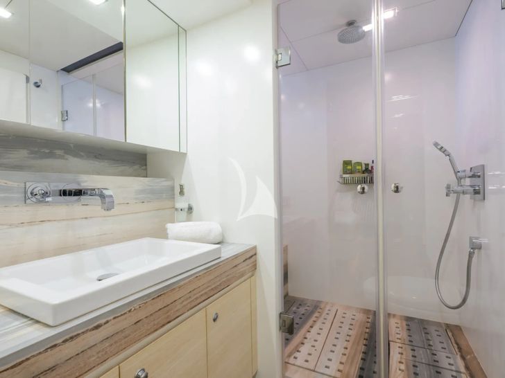 ARCHSEA HG Yachting 31m - master cabin bathroom ARCHSEA HG Yachting 31m - master cabin bathroom