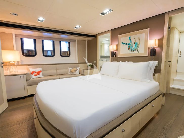 ARCHSEA HG Yachting 31m - master cabin bed and seating ARCHSEA HG Yachting 31m - master cabin bed and seating