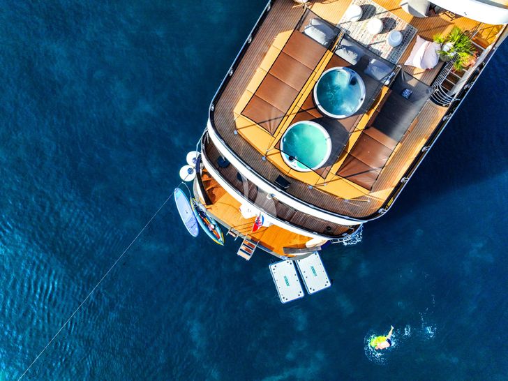 ARETHA Custom Yacht 45m - aft shot ARETHA Custom Yacht 45m - aft shot