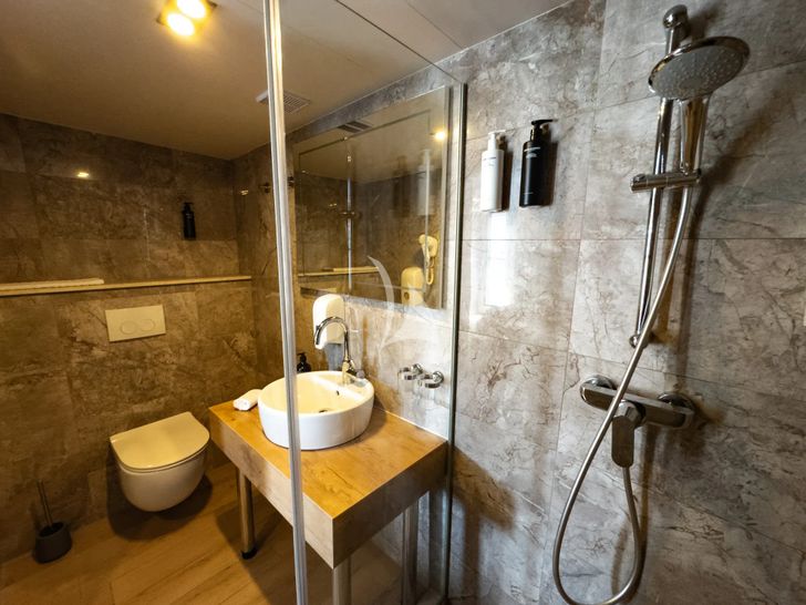 ARETHA Custom Yacht 45m - master cabin bathroom ARETHA Custom Yacht 45m - master cabin bathroom