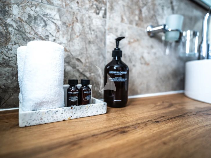 ARETHA Custom Yacht 45m - toiletries ARETHA Custom Yacht 45m - toiletries