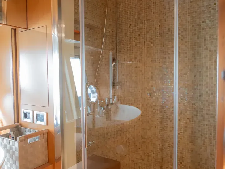 ARGO V Ferretti 780 - VIP cabin 1 bathroom ARGO V Ferretti 780 - VIP cabin 1 bathroom