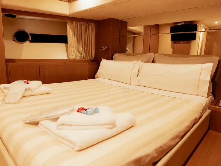ARGO V Ferretti 780 - VIP cabin 1 ARGO V Ferretti 780 - VIP cabin 1