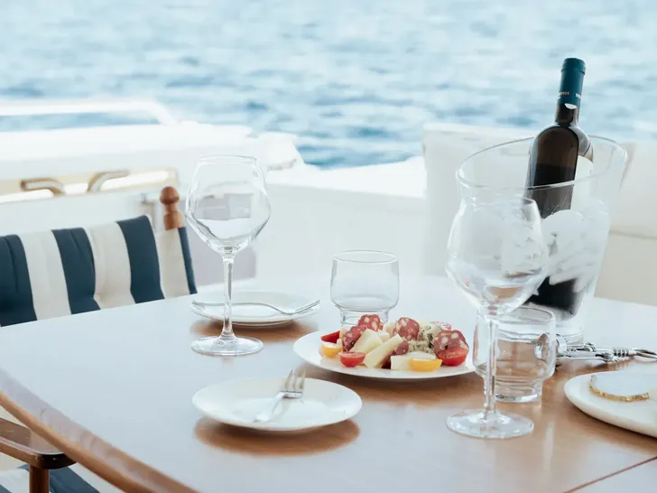 ARGO V Ferretti 780 - alfresco wine date ARGO V Ferretti 780 - alfresco wine date