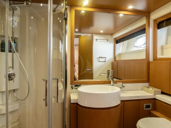 ARGO V Ferretti 780 - twin cabin 2 bathroom ARGO V Ferretti 780 - twin cabin 2 bathroom