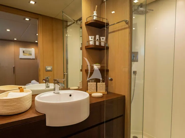 ARIA C.Boat 28m - VIP cabin 1 bathroom ARIA C.Boat 28m - VIP cabin 1 bathroom
