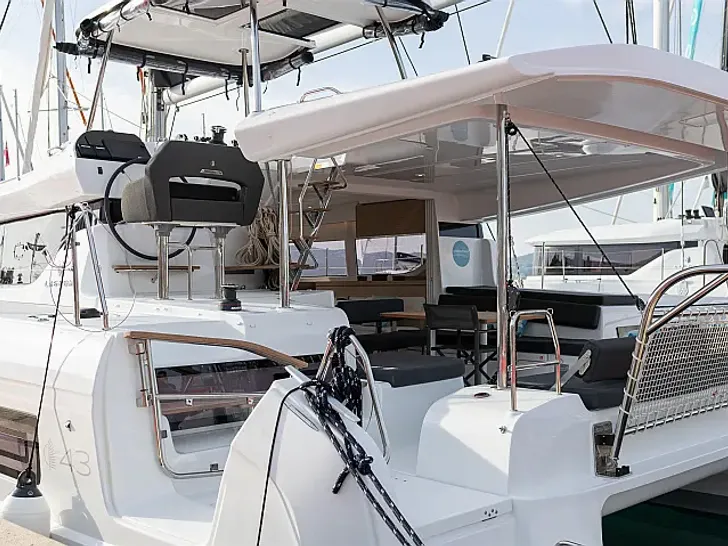 ARIA Lagoon 43 - aft deck ARIA Lagoon 43 - aft deck