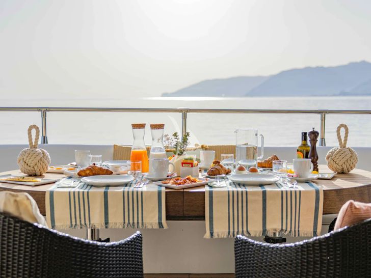 ARIA C.Boat 28m - alfresco dining area ARIA C.Boat 28m - alfresco dining area