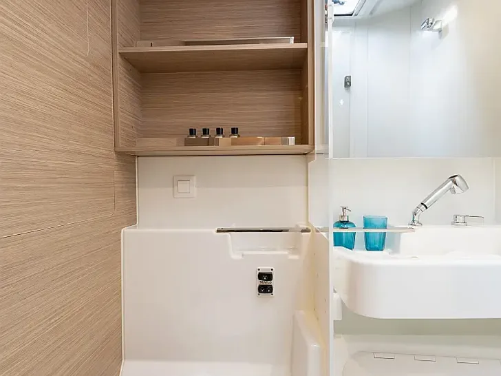 ARIA Lagoon 43 - cabin 3 bathroom ARIA Lagoon 43 - cabin 3 bathroom