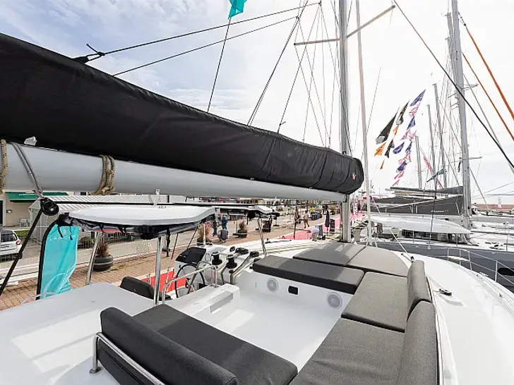 ARIA Lagoon 43 - flybridge lounge ARIA Lagoon 43 - flybridge lounge