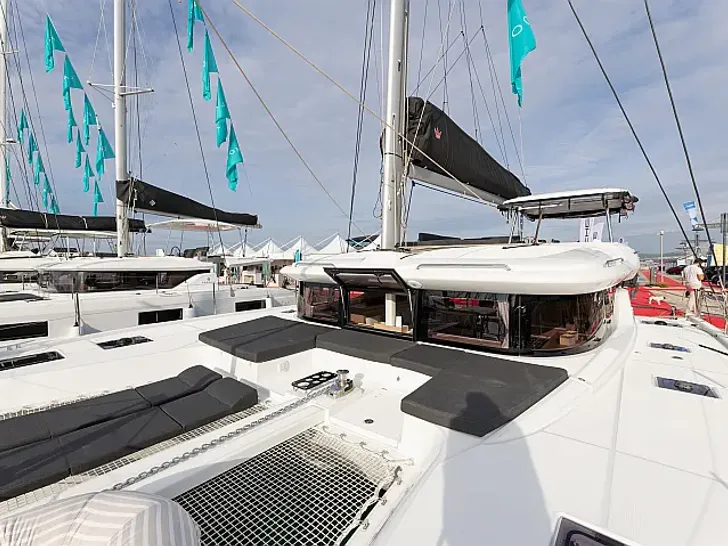ARIA Lagoon 43 - foredeck ARIA Lagoon 43 - foredeck