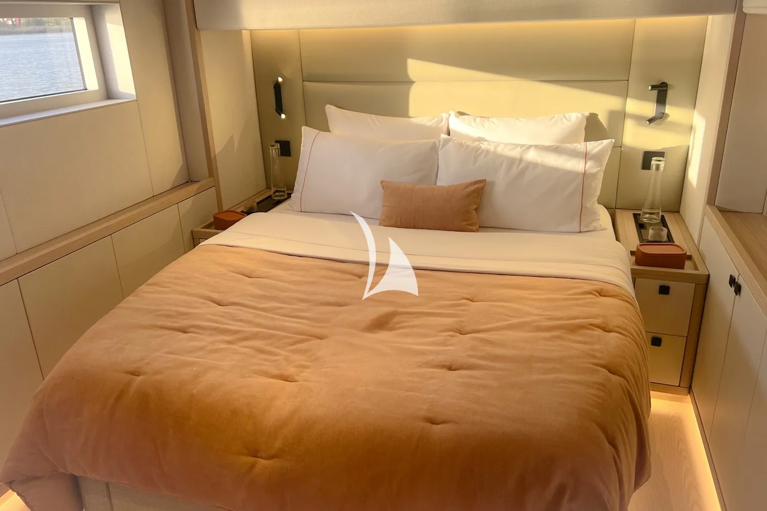 Charter Yacht ARKTOS - Lagoon Eighty 2 - 4 Cabins - Tahiti - French Polynesia
