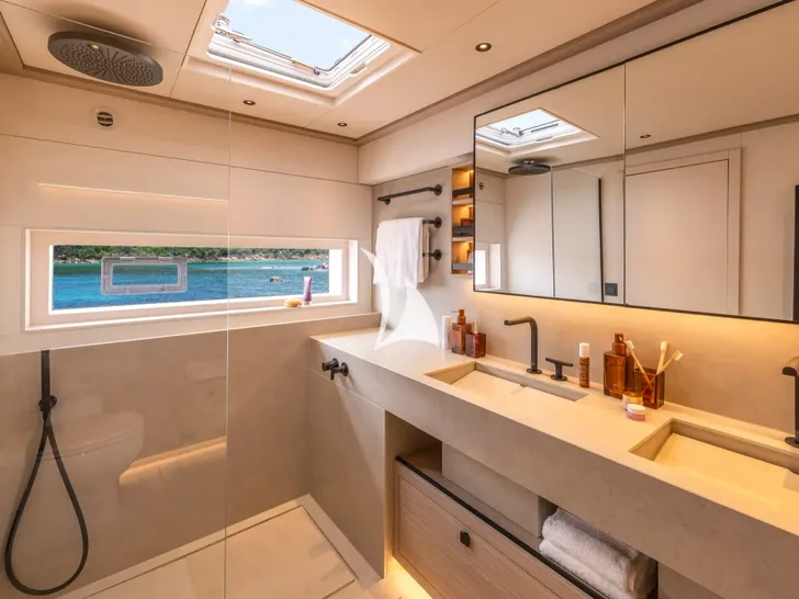 ARKTOS Lagoon Eighty 2 - master cabin bathroom ARKTOS Lagoon Eighty 2 - master cabin bathroom