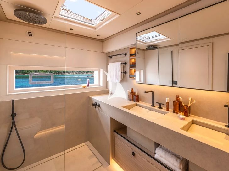 ARKTOS Lagoon Eighty 2 - master cabin bathroom ARKTOS Lagoon Eighty 2 - master cabin bathroom