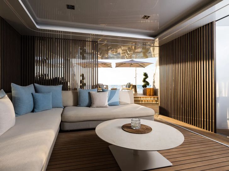 ARTISAN Benetti 63m - beach club lounge ARTISAN Benetti 63m - beach club lounge