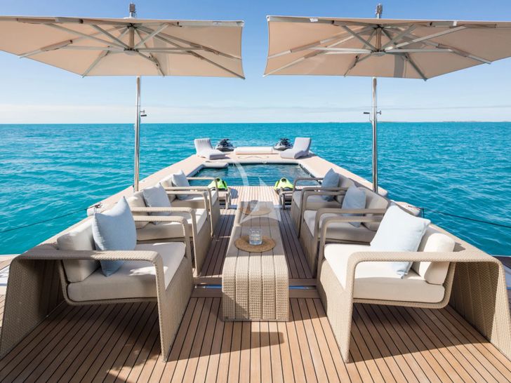 ARTISAN Benetti 63m - beach club seating ARTISAN Benetti 63m - beach club seating