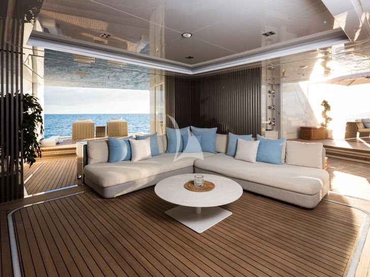 ARTISAN Benetti 63m - beach club ARTISAN Benetti 63m - beach club