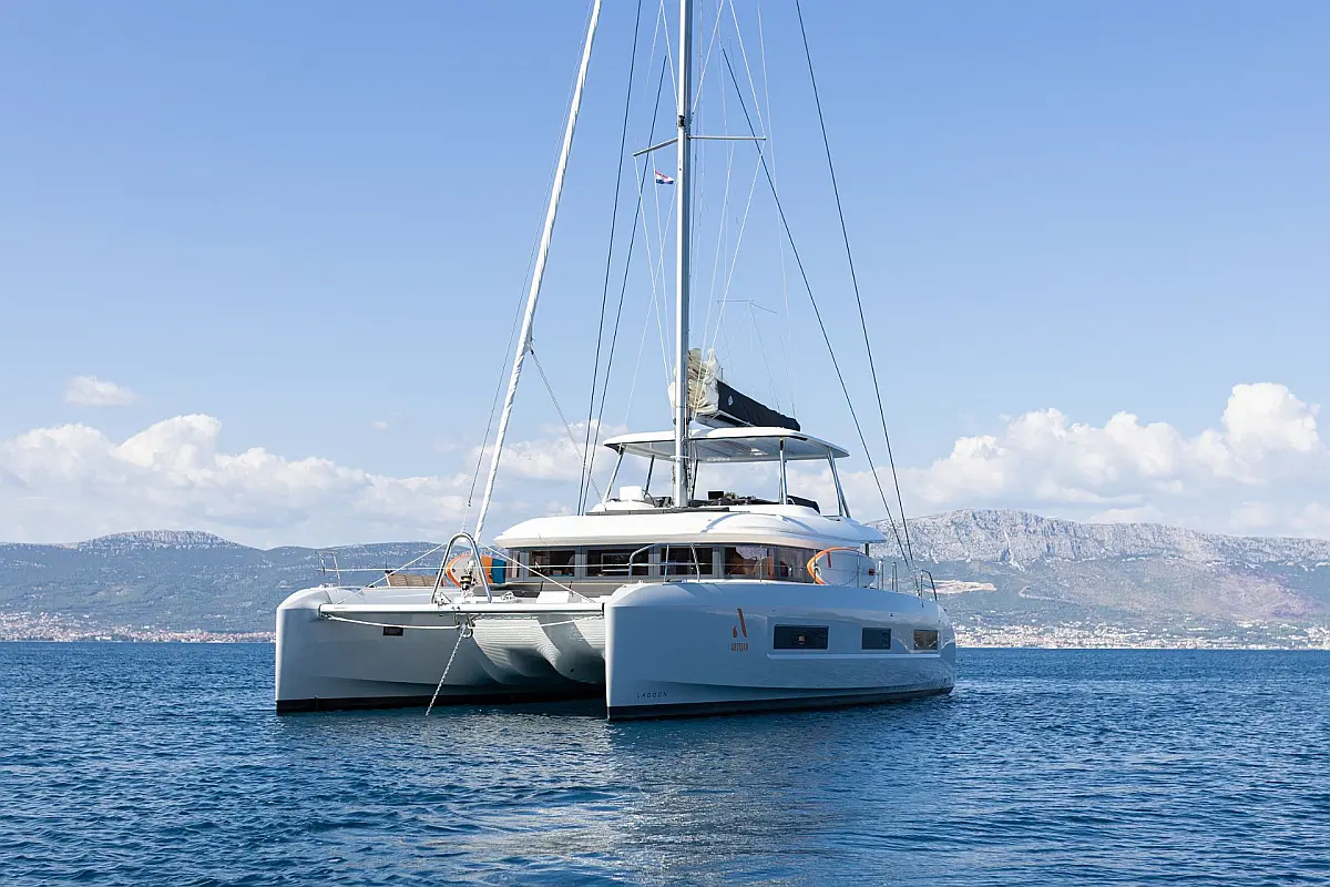 Charter Yacht ARTISAN - Lagoon 55 - 5 Cabins - Split - Dubrovnik - Hvar - Croatia