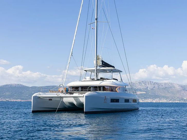 ARTISAN Lagoon 55 - bow view ARTISAN Lagoon 55 - bow view