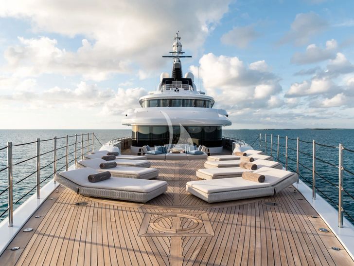 ARTISAN Benetti 63m - bronzing area sun loungers ARTISAN Benetti 63m - bronzing area sun loungers